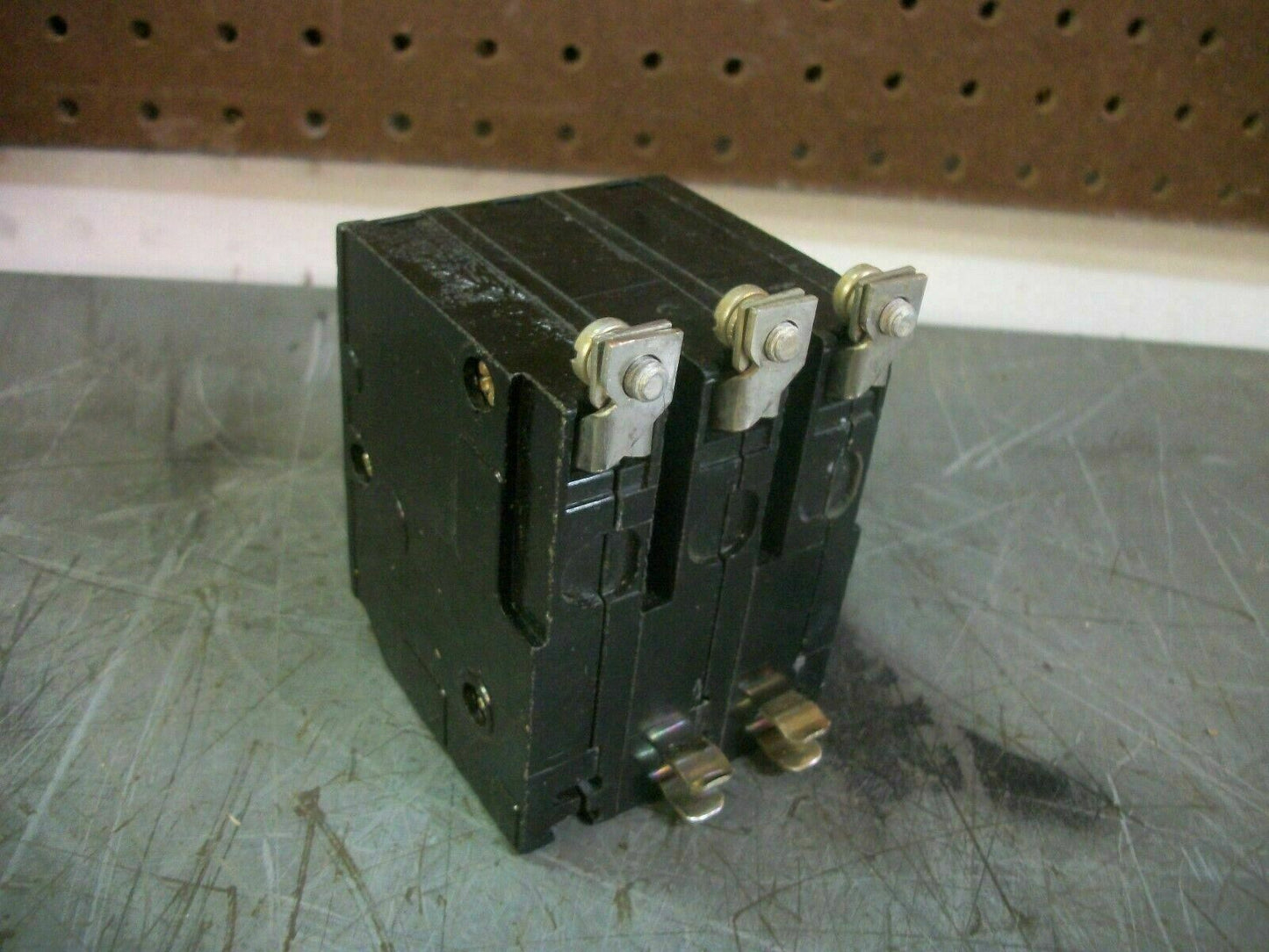 SQUARE D QOB CIRCUIT BREAKER QOB320 20AMP 240VOLT 3POLE OLD