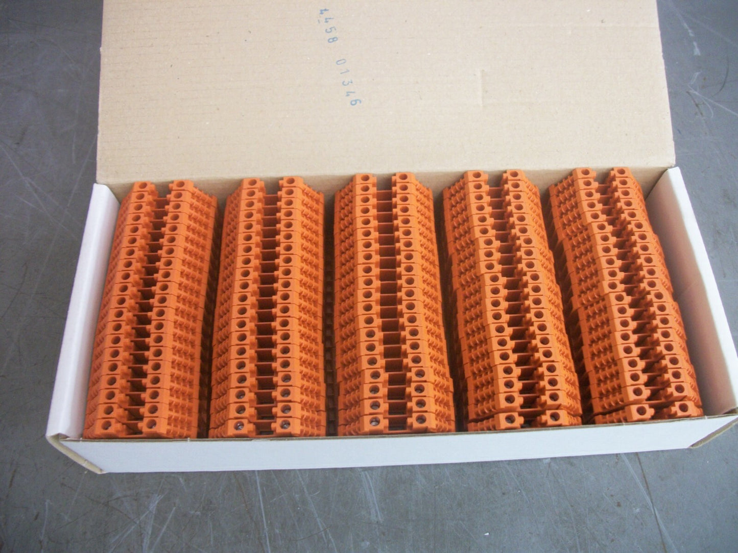 TELEMECANIQUE BOX OF 100 2.5mm2 SCREW CLAMP TERMINAL BLOCKS AB1VV235UGE NIB