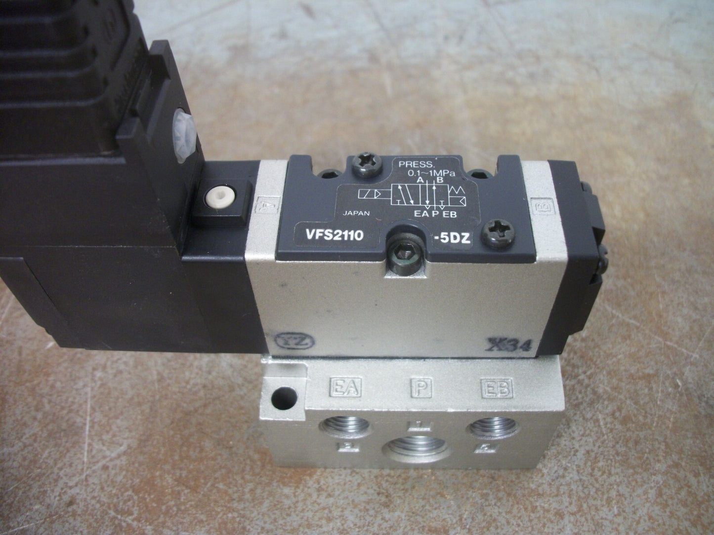 SMC PNEUMATIC SOLENOID VALVE VFS2110-5DZ-X34 0.1-1MPa 21-26VCOIL W/BLOCK NOB