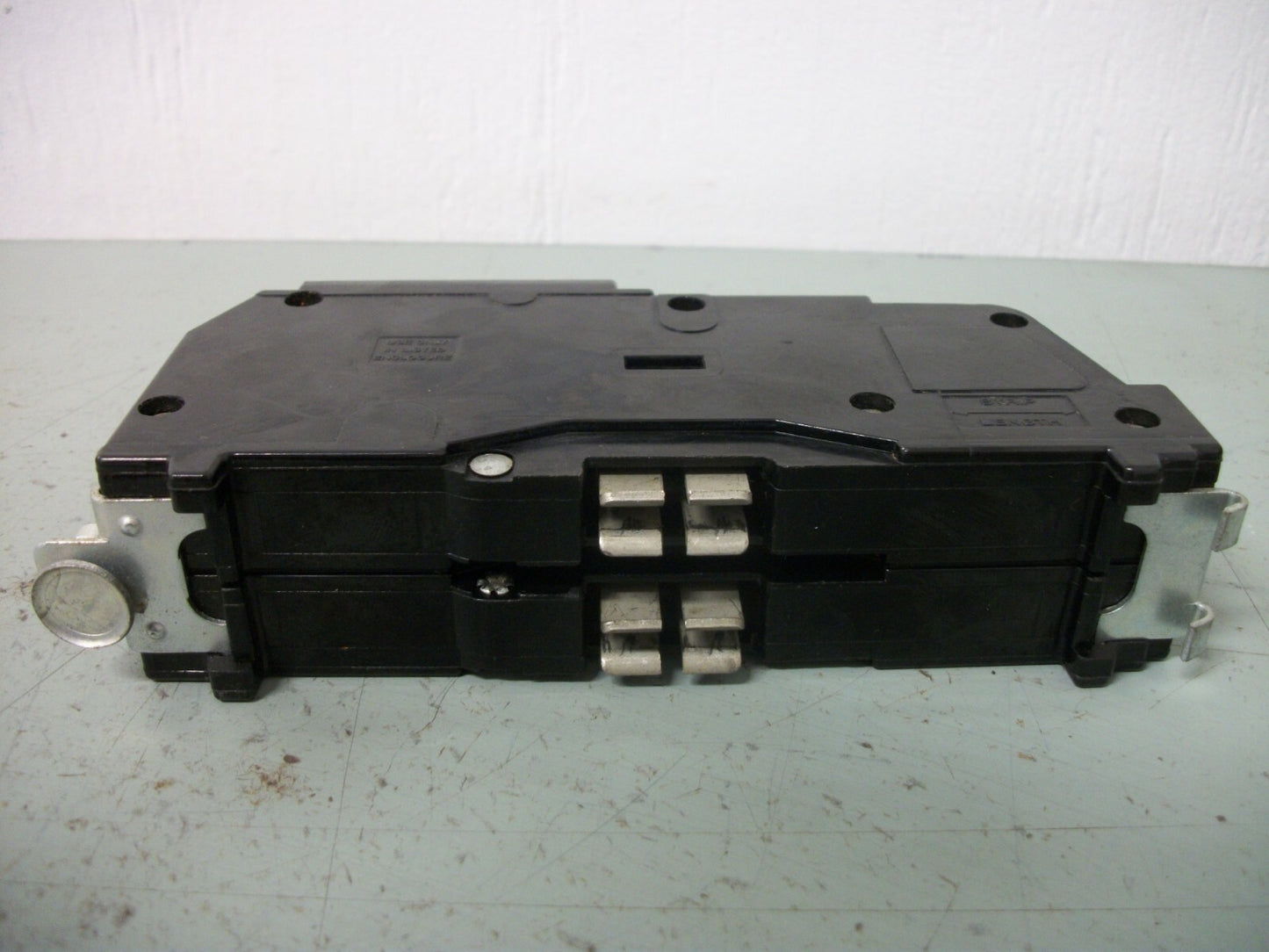 CUTLER-HAMMER CH CIRCUIT BREAKER CH2100 100AMP 240VOLT 2POLE CHIPPED