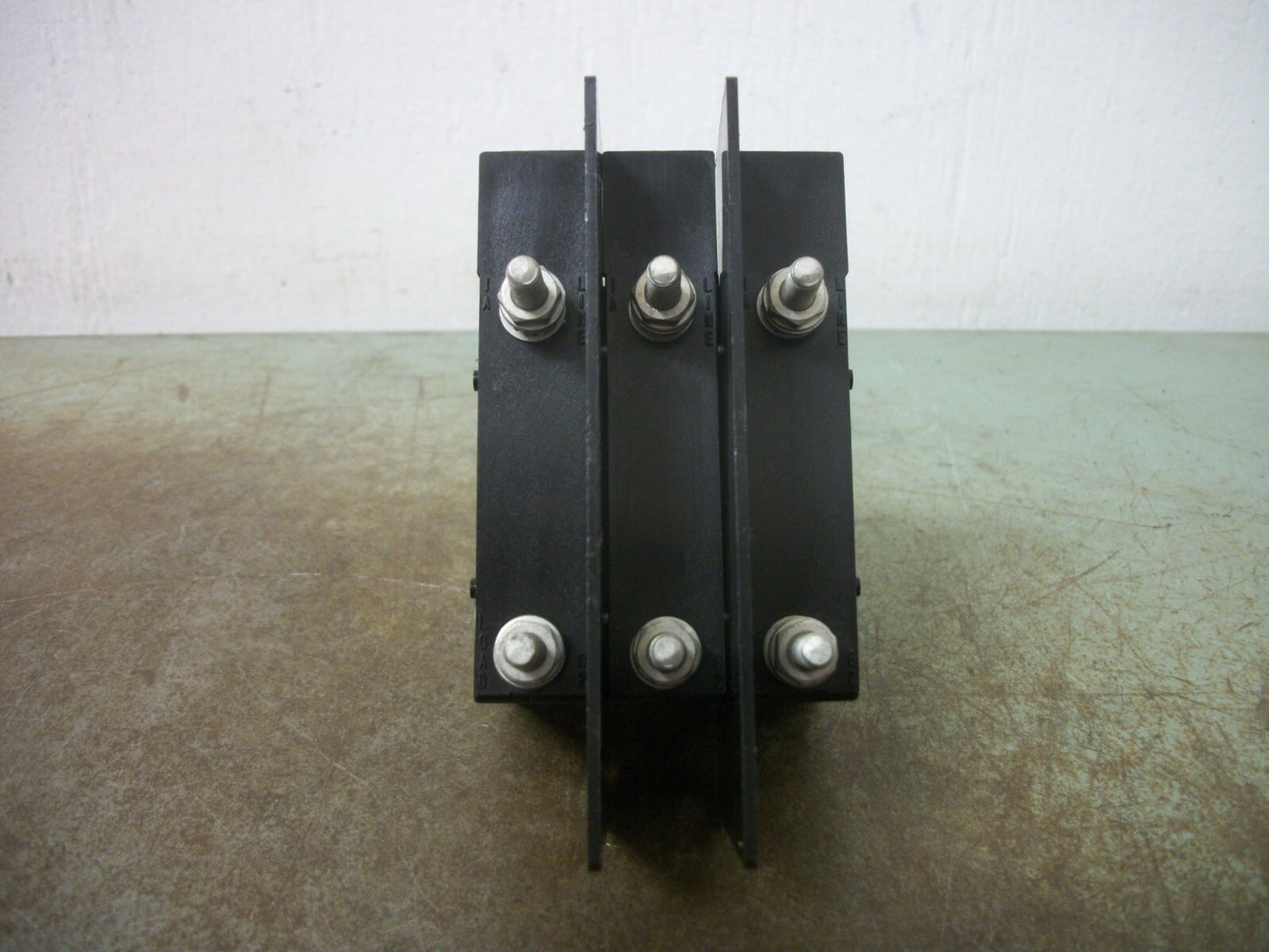 AIRPAX CIRCUIT BREAKER 205-111-1-61-5-302-0 3AMP 277/480VOLT 3POLE NOB