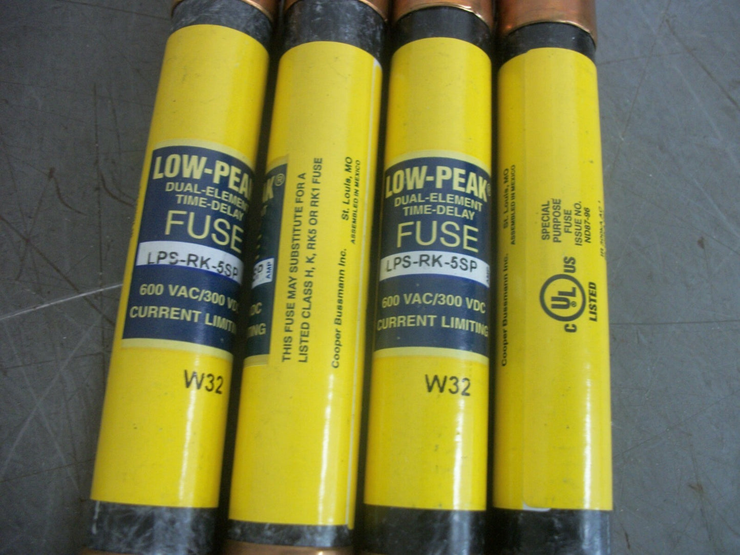 BUSSMANN LOT OF 4 LOW-PEAK FUSES LPS-RK-5SP 5AMP 600VOLT NOB
