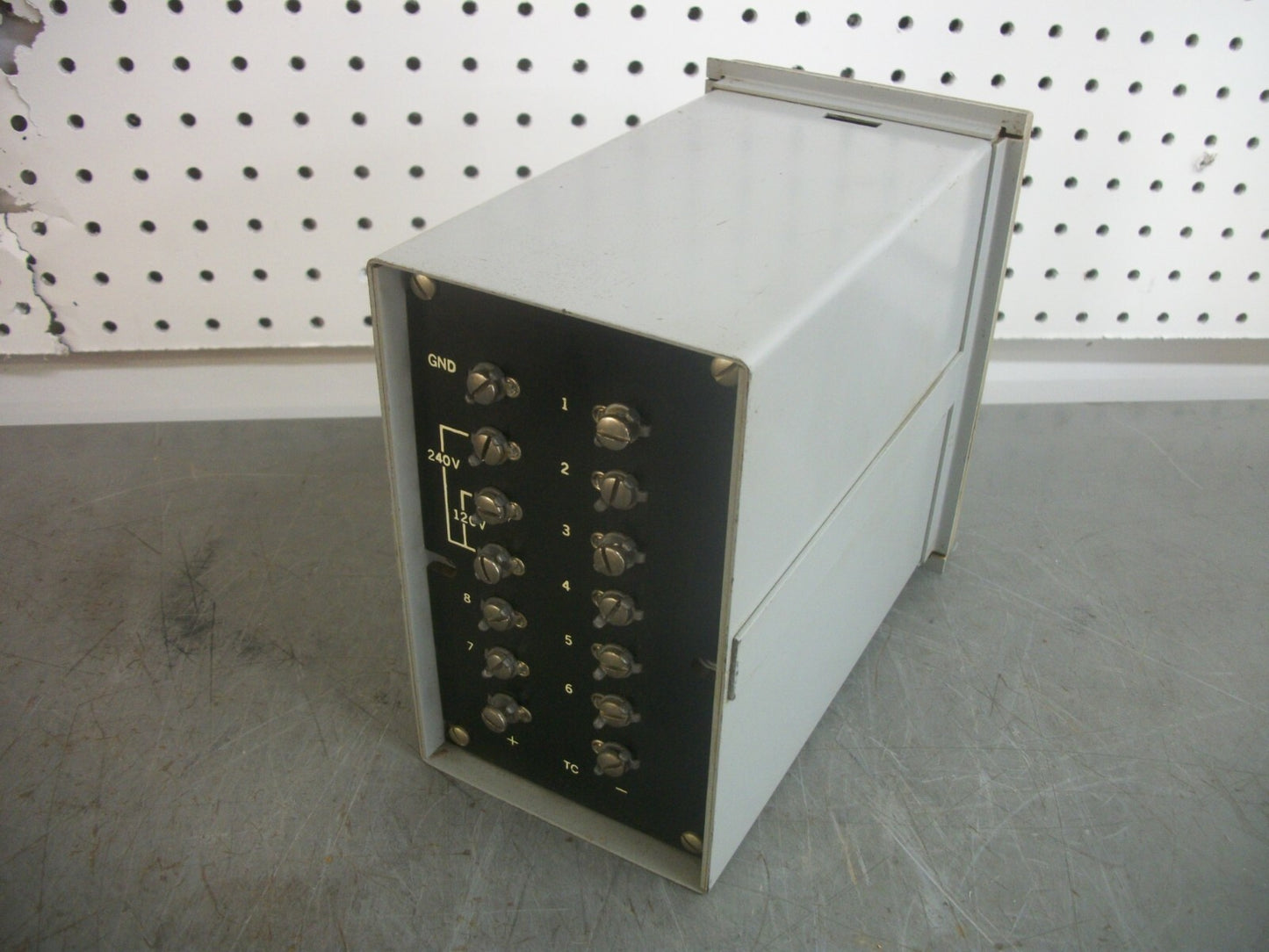 BARBER-COLMAN TEMPERATURE CONTROLLER 537H-000 56-000-1-00 0-400 DEG F 120/240V