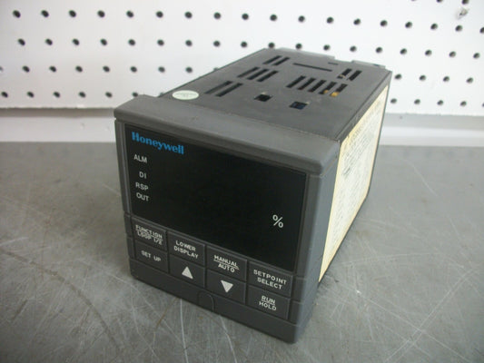 HONEYWELL UDC3300 TEMPERATURE CONTROLLER DC330B-C0-200-10-000000-00-0
