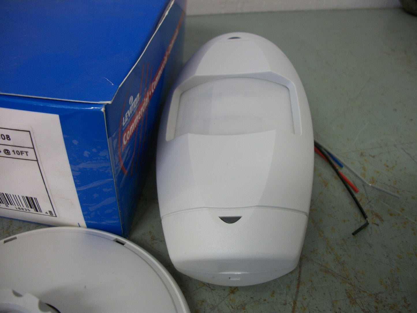 LEVITON WHITE INFRARED WALL MOUNTED OCCUPANCY SENSOR OSWLR-10W NIB