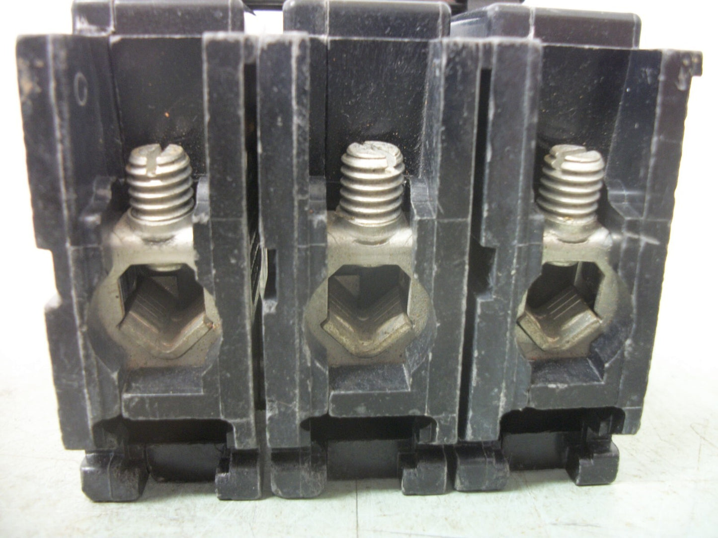 CUTLER-HAMMER QBHW CIRCUIT BREAKER QBHW3060H 60AMP 240VOLT 3POLE NOB