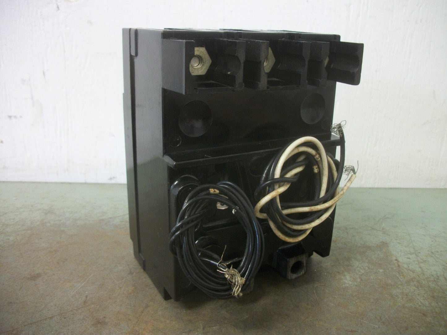 SIEMENS EE3 CIRCUIT BREAKER EE3S10000S03 100AMP 240VOLT 3POLE W/SHUNT&AUX NOB