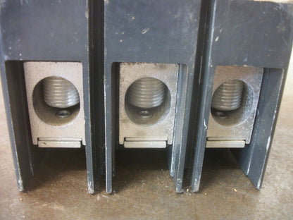 CUTLER-HAMMER JD CIRCUIT BREAKER JD3250F 250AMP 600VOLT 3POLE RED W/250A TR NOB