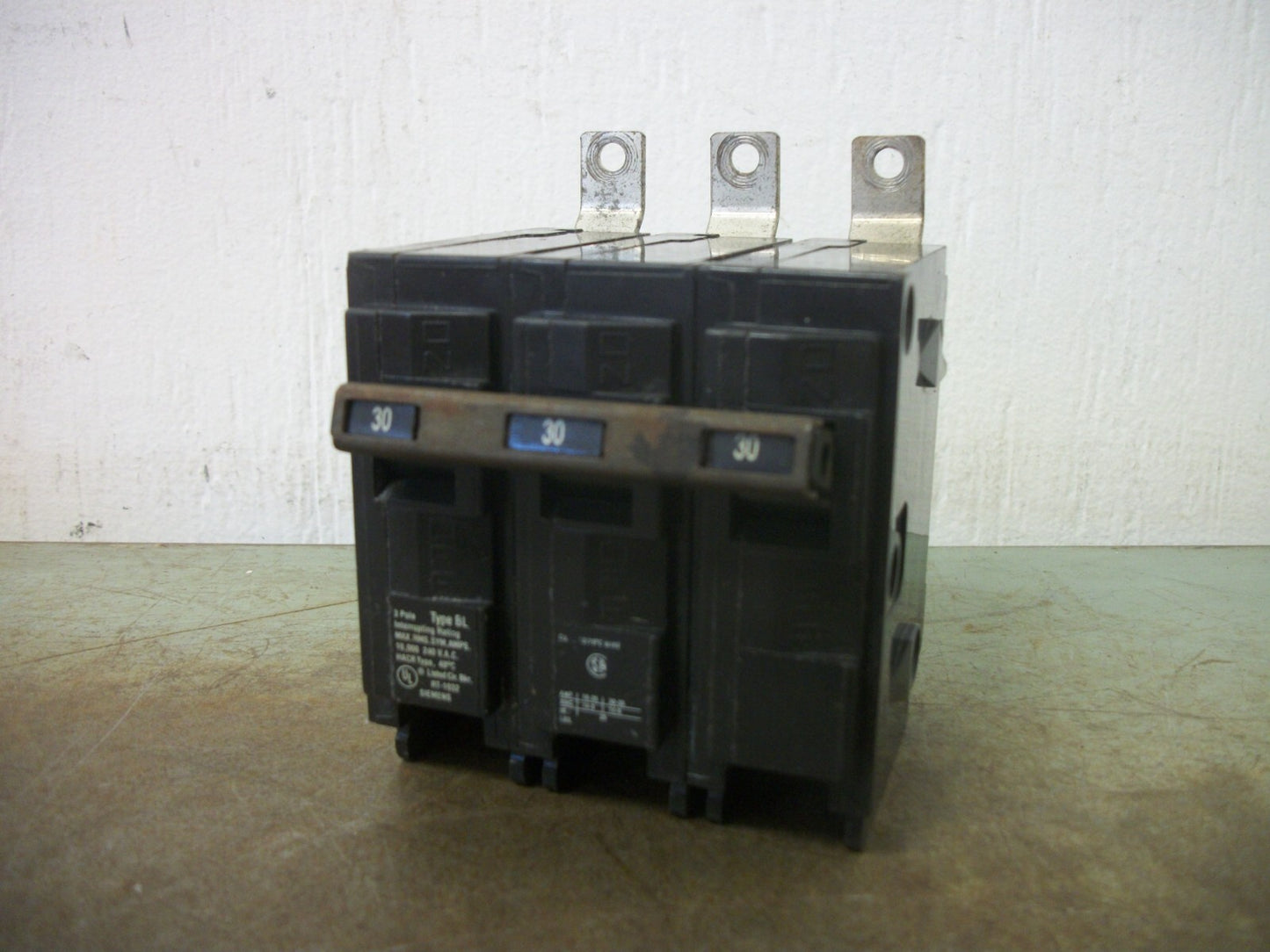 SIEMENS BL CIRCUIT BREAKER B330 30AMP 240VOLT 3POLE