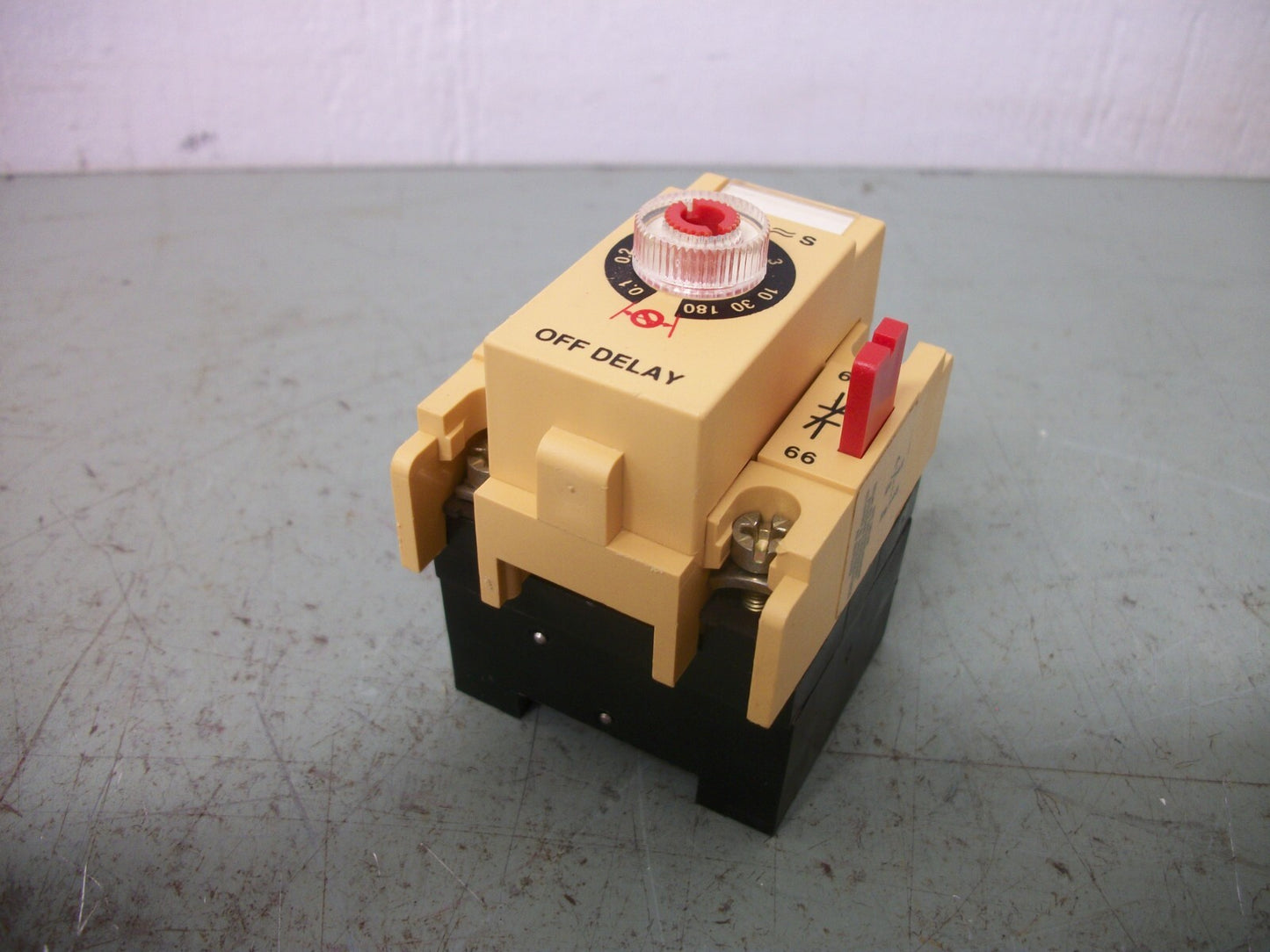 ALLEN-BRADLEY PNEUMATIC TIMING RELAY 196-FTB