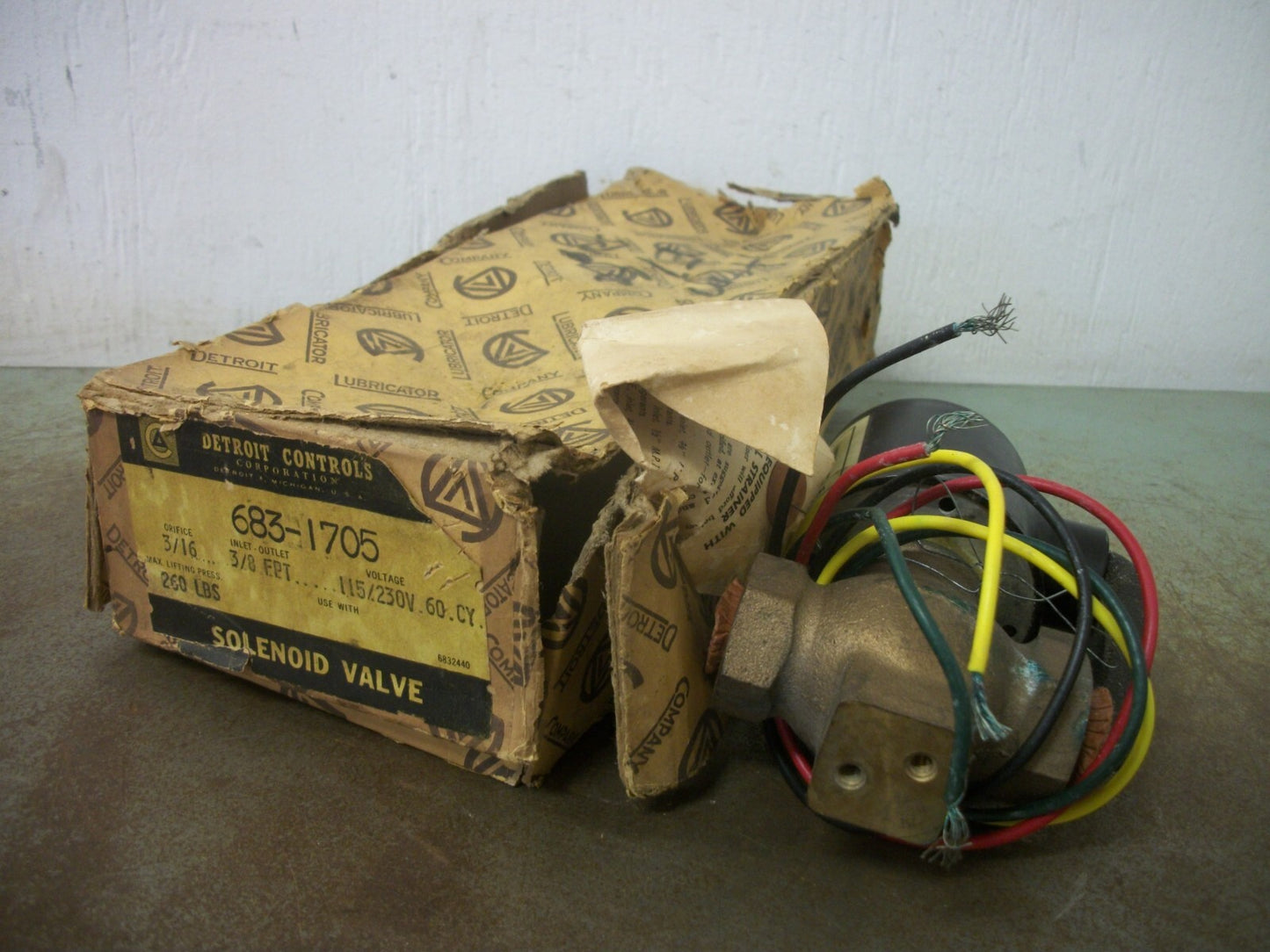 DETROIT CONTROLS 3/8" SOLENOID VALVE 683-1705 230VCOIL 15WATT NIB