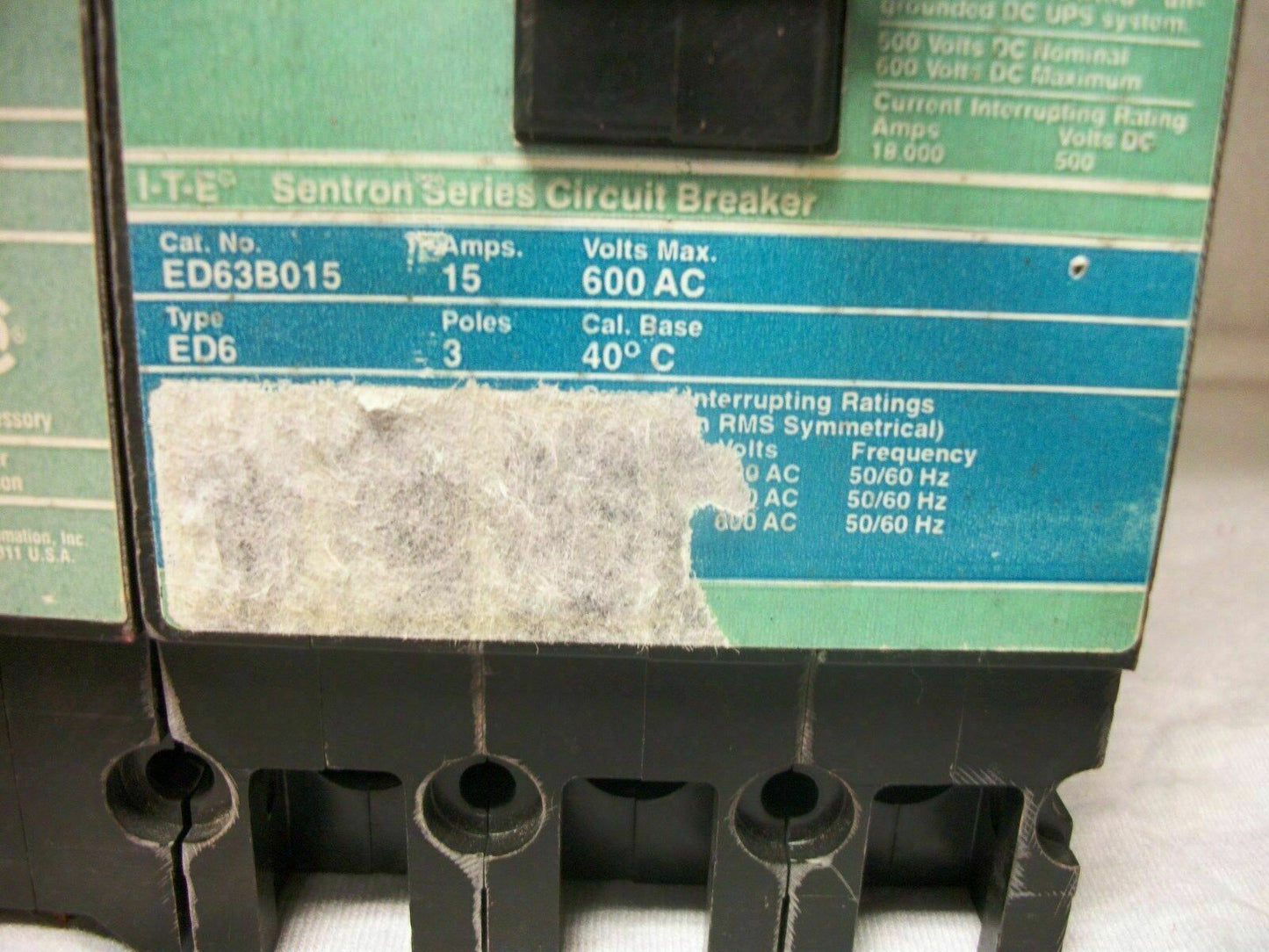 SIEMENS SENTRON ED6 CIRCUIT BREAKER ED63B015 15AMP 600VOLT 3POLE W/AUX