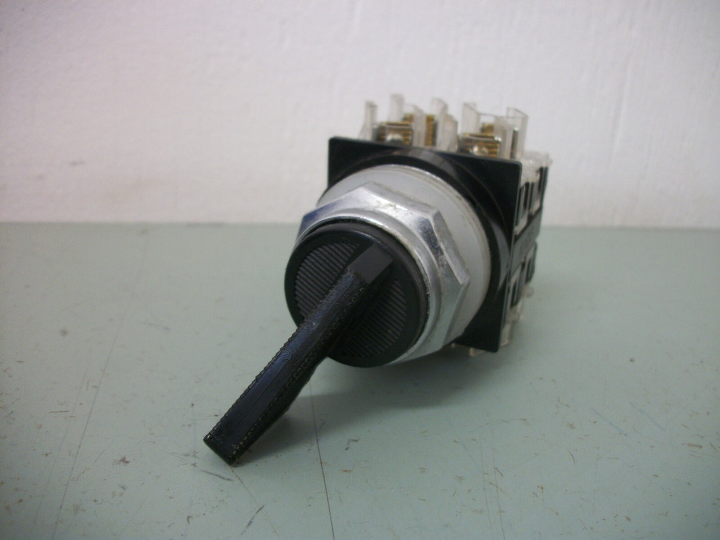 GE 3-POSITION MAINTAINED SELECTOR SWITCH CR104P