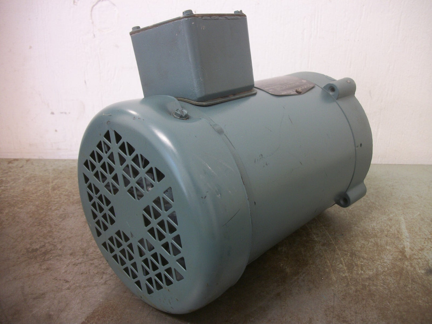 RELIANCE 1/2HP 56C TEFC AC MOTOR P56H5069 460VOLT 3PH 1725RPM