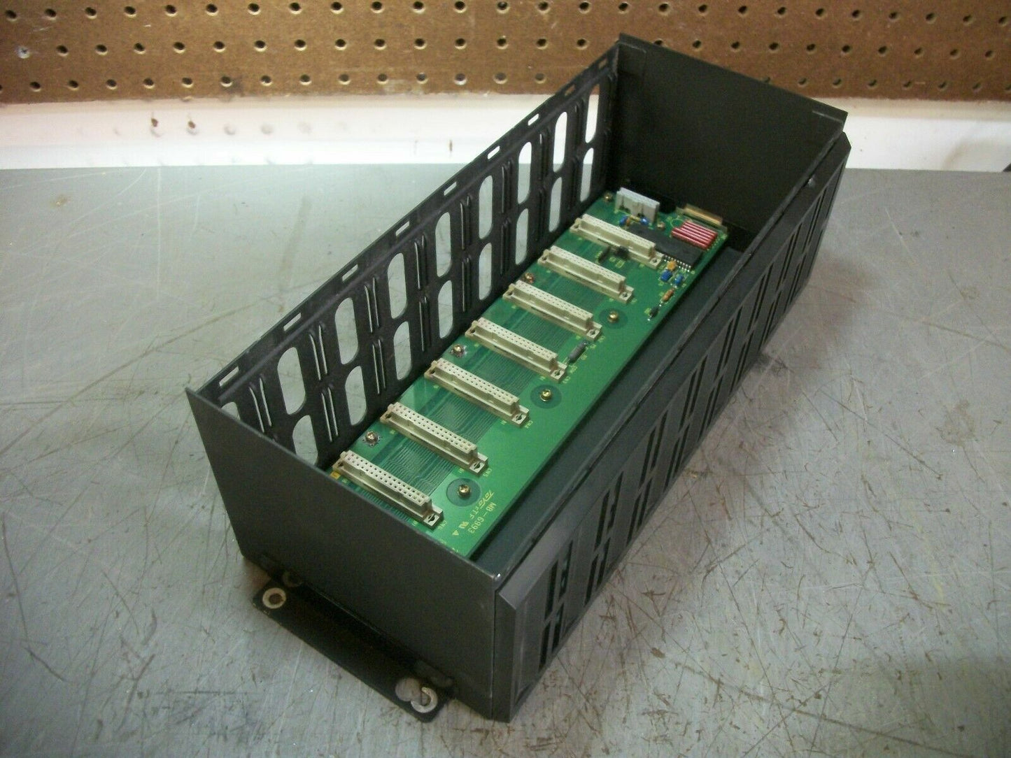 CUTLER-HAMMER EXPANDABLE 9-SLOT PLC RACK D200RPS9