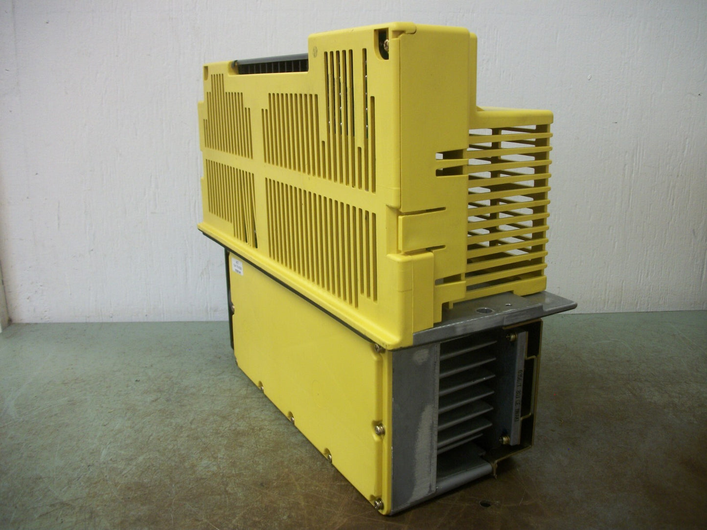 GE FANUC AC SERVO DRIVE AMPLIFIER UNIT SERIES G A06B-6089-H106 230VOLT 52.2AMP