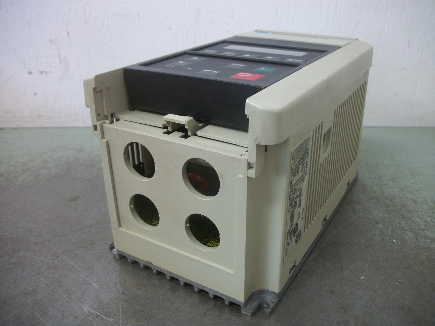ALLEN-BRADLEY 0.75HP AC DRIVE 1305-AA03A 230VOLT 3PH 3AMP