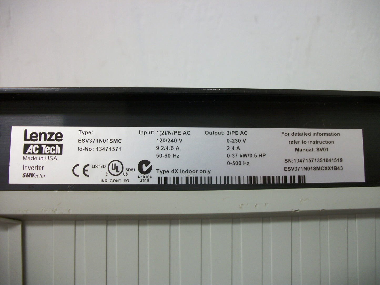 LENZE AC TECH 0.5HP FREQUENCY INVERTER DRIVE ESV371N01SMC 230VOLT 2.4AMP