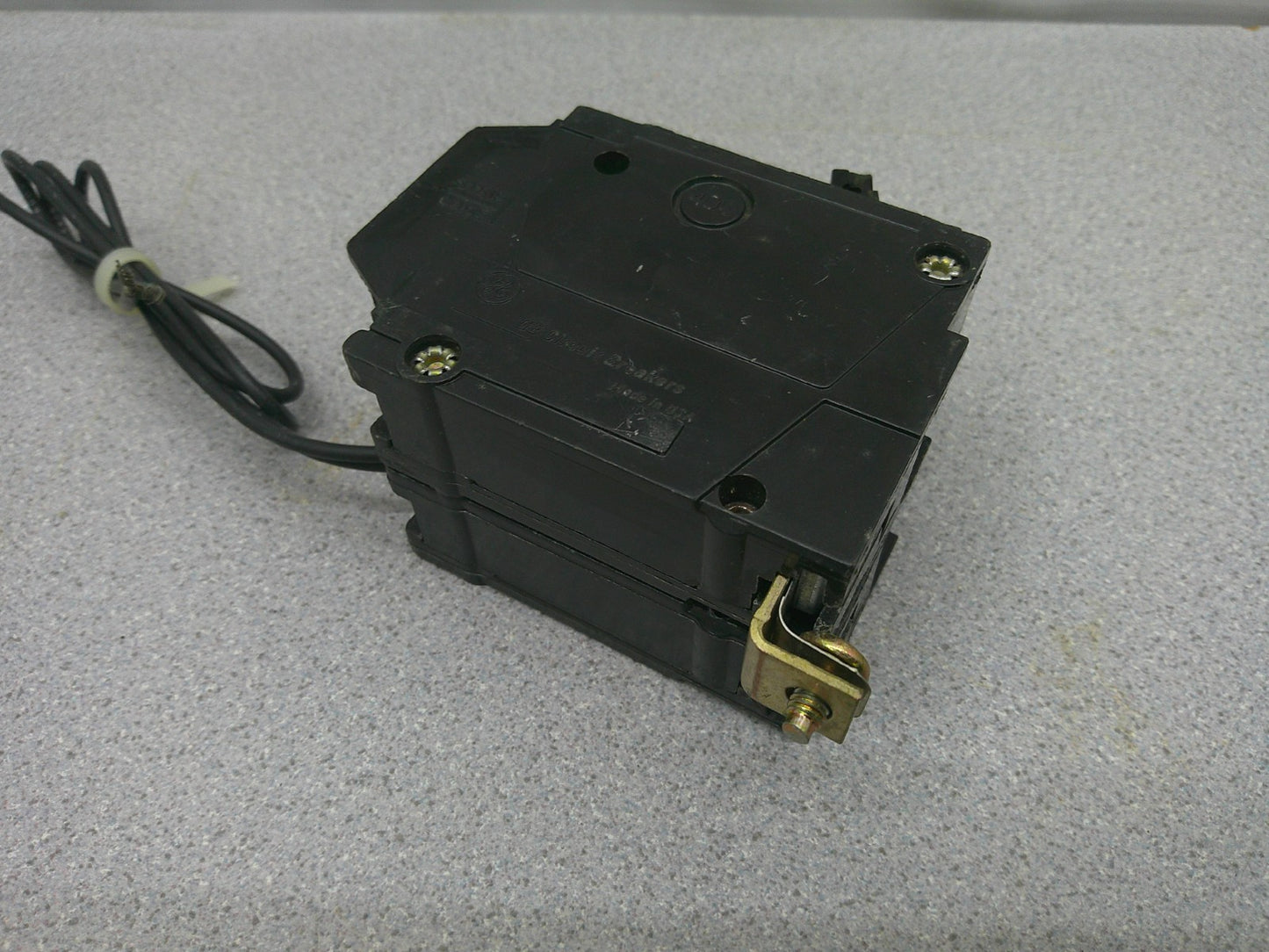 GE THQB CIRCUIT BREAKER THQB1120ST1 20AMP 120VOLT 1POLE W/SHUNT NOB