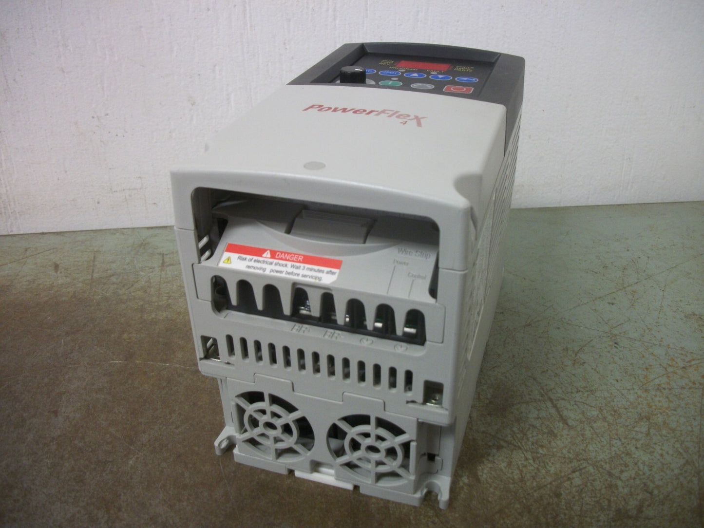 ALLEN-BRADLEY POWERFLEX 4 5HP AC DRIVE 22A-B017N104 230VOLT 3PH 17.5AMP