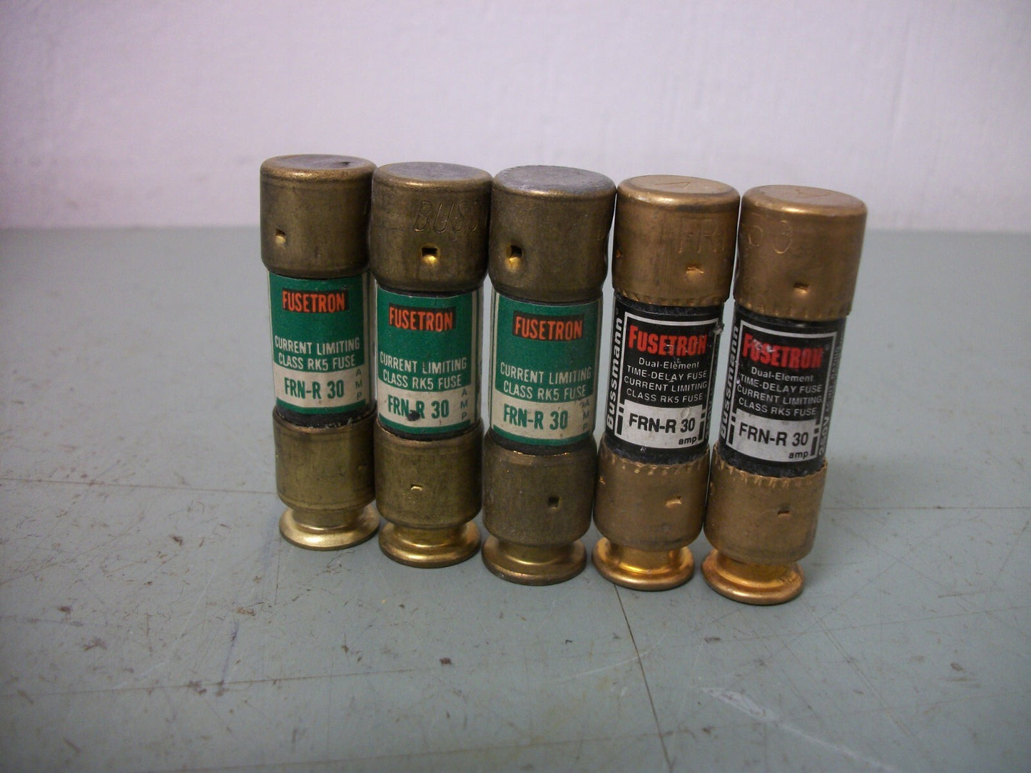 BUSSMANN LOT OF 5 FUSETRON FUSES FRN-R-30 30AMP 250VOLT
