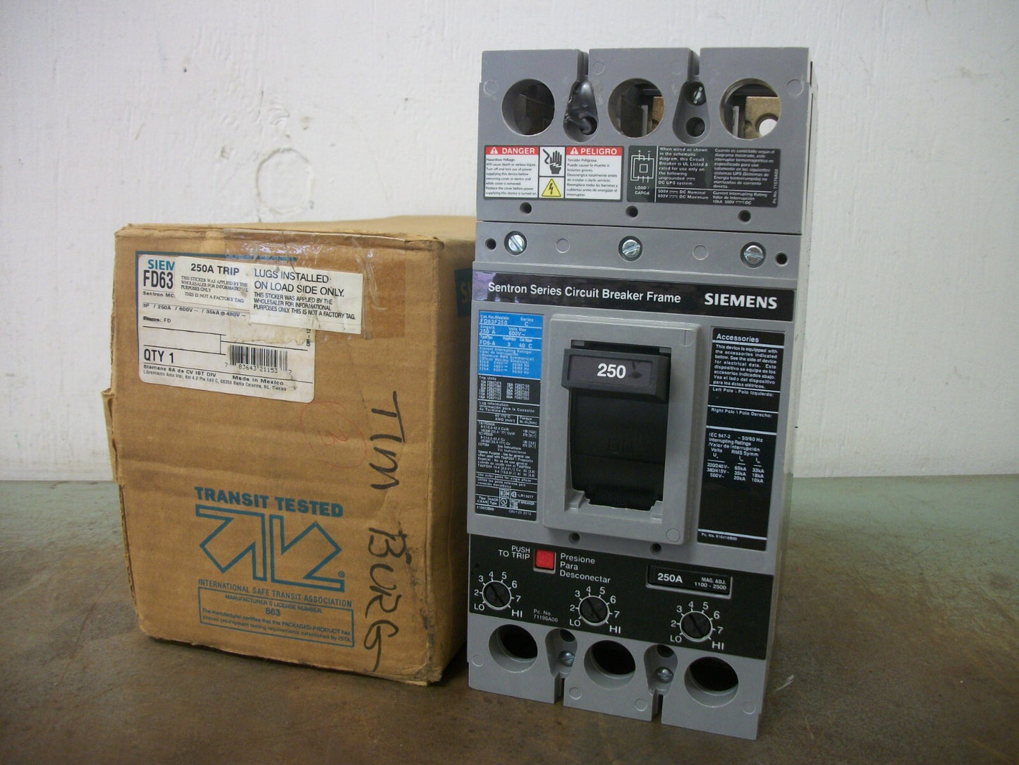 SIEMENS SENTRON FD6-A CIRCUIT BREAKER FD63F250 250AMP 600VOLT 3POLE NIB
