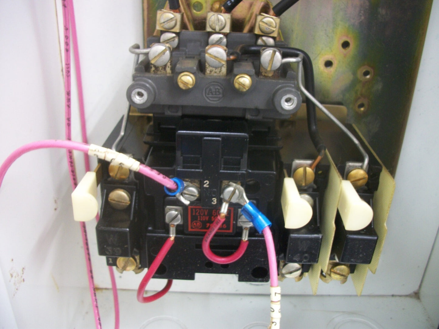 ALLEN-BRADLEY STARTER COMBO SIZE 0 709-AOA103 120VCOIL 30AMP  FUSIBLE