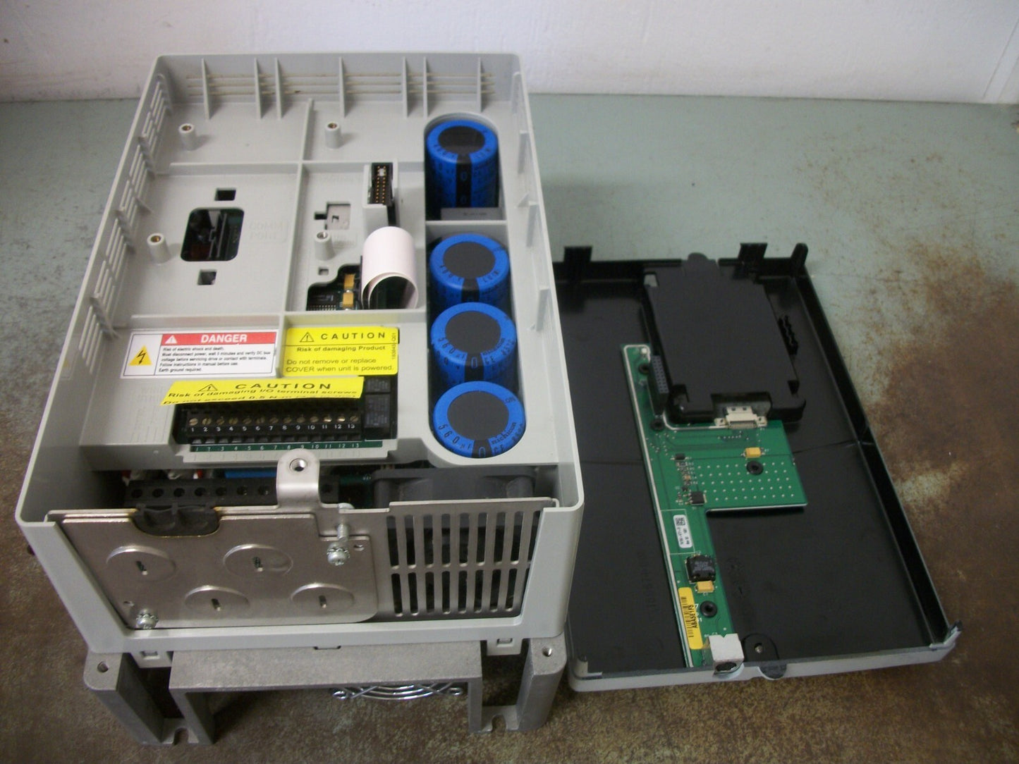 ALLEN-BRADLEY POWERFLEX 70 7.5HP AC DRIVE 20AD011A3AYNANNN 460VOLT 3PH 11AMP NOB