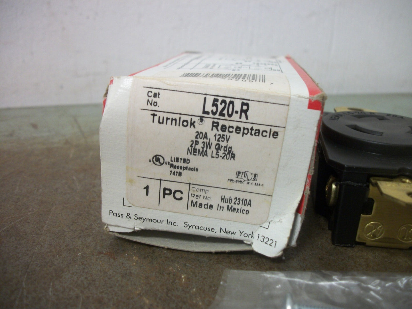PASS & SEYMOUR TURNLOK RECEPTACLE L520-R 20AMP 125VOLT 2P 3W GRND NIB
