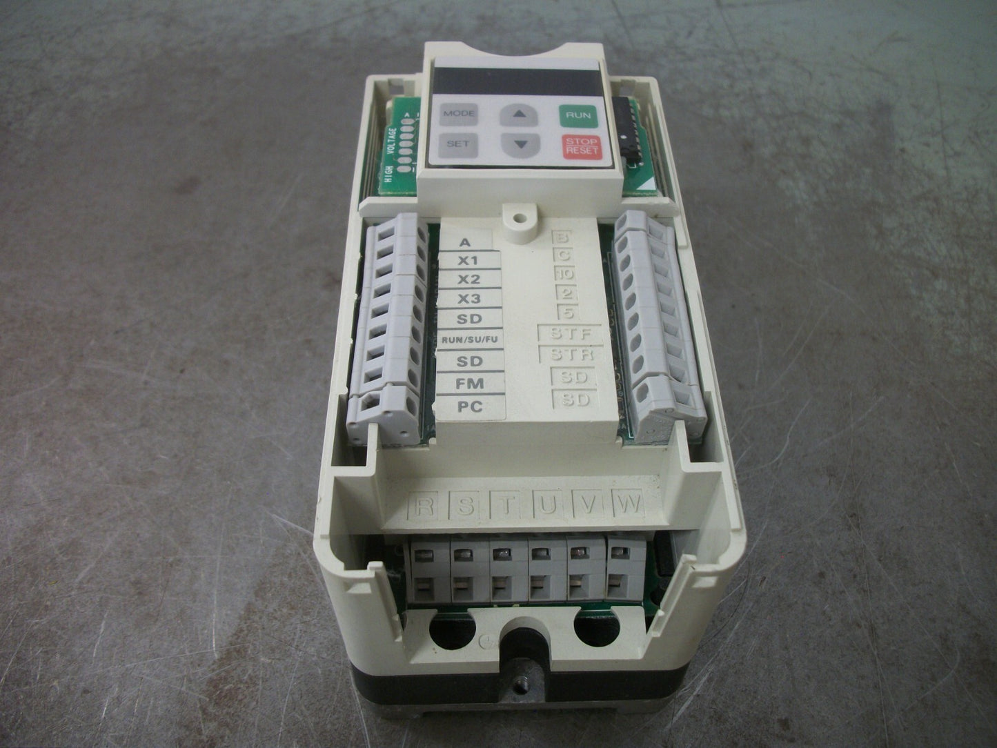 MITSUBISHI FREQROL-U100 0.2KW INVERTER DRIVE FR-U120-0.2K-F 230VOLT 3PH 1.4AMP