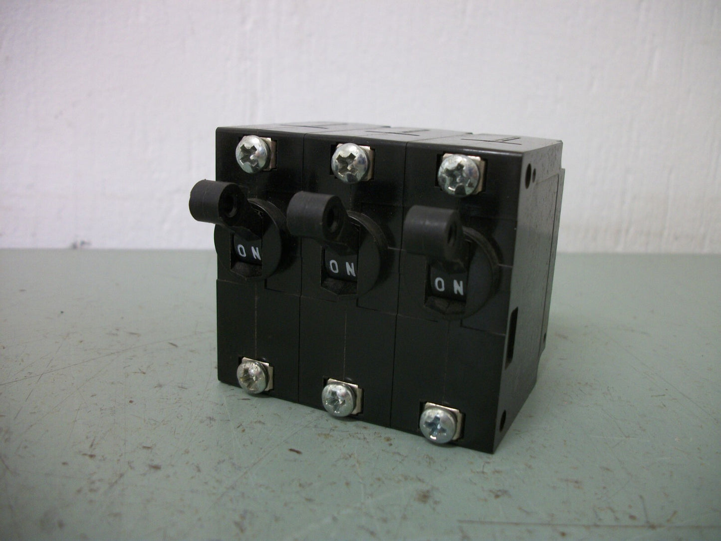 IDEC CIRCUIT BREAKER NRAS3100-20A-AA 20AMP 250VOLT 3POLE
