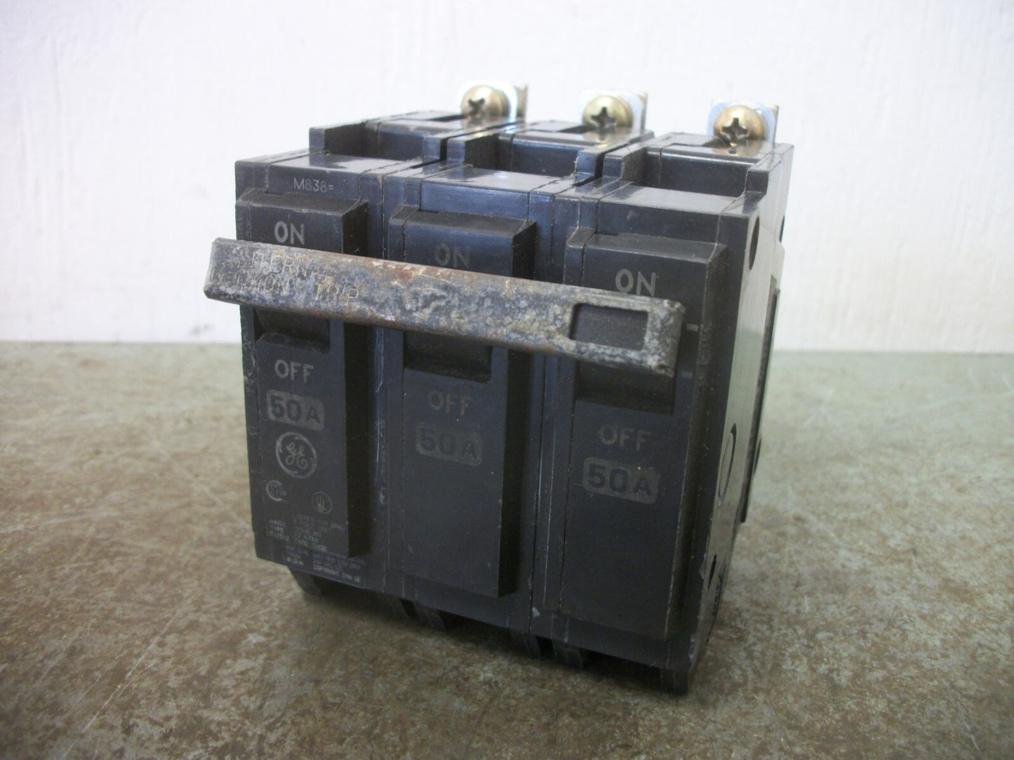 GE THQB CIRCUIT BREAKER THQB32050 50AMP 240VOLT 3POLE