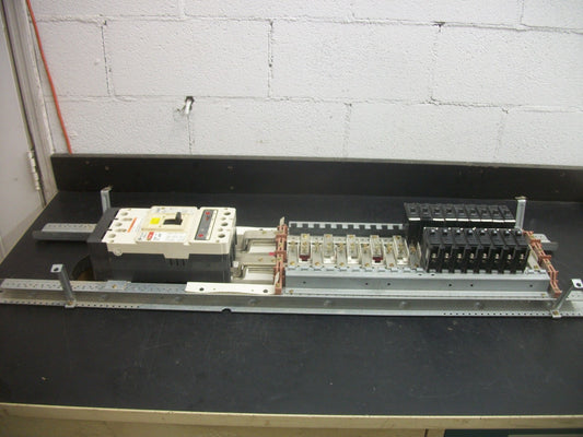 CUTLER-HAMMER PANELBOARD INTERIOR DK2400W 400AMP 240VOLT 1PH W/400A MAIN