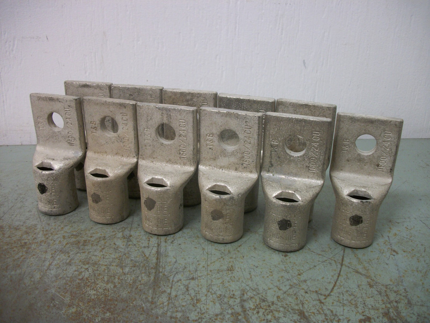 THOMAS & BETTS LOT OF 11 5/8" BOLT 1600/24 COMPRESSION LUGS 58184 NOB