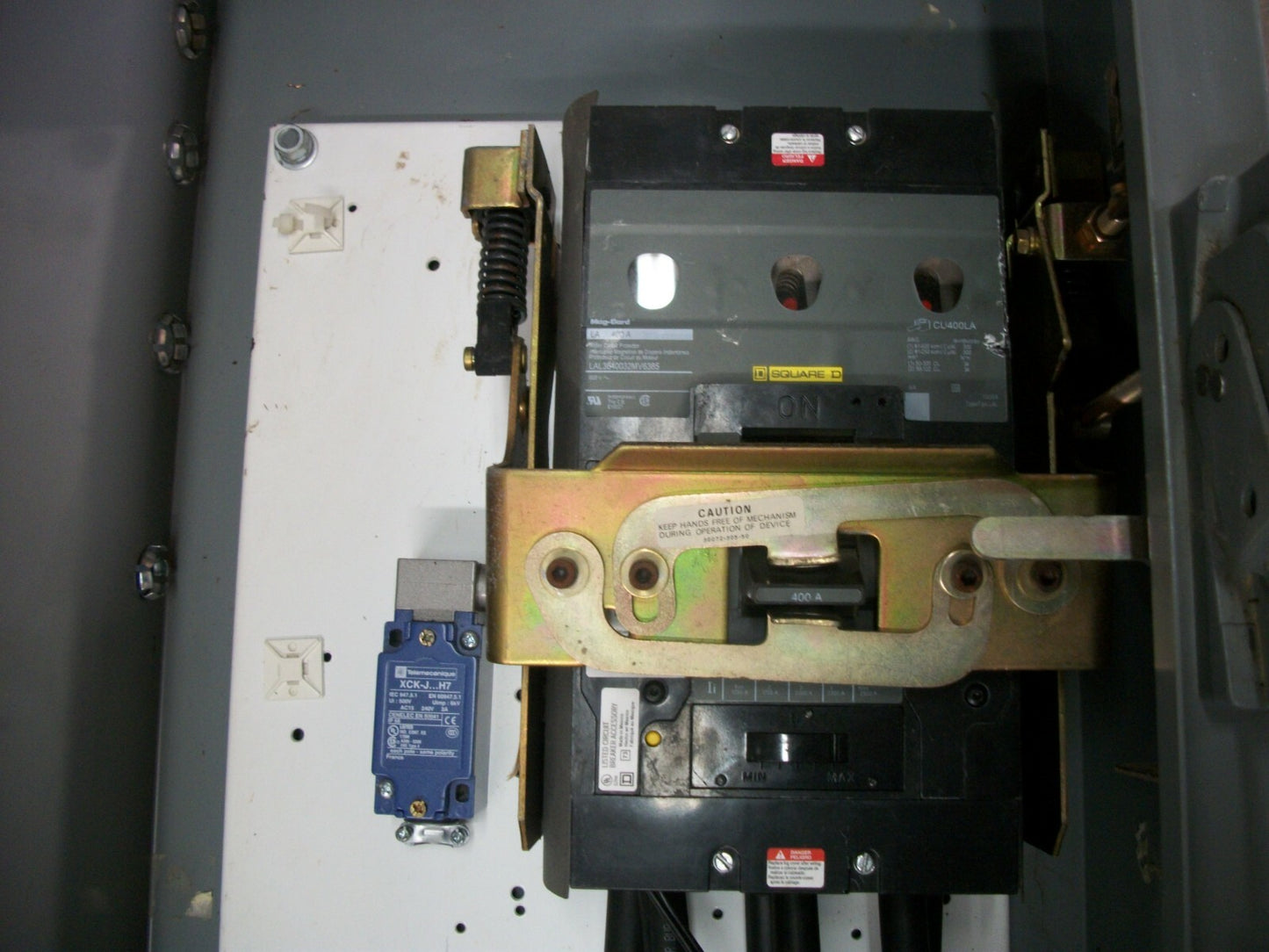 SQUARE D ENC CIRCUIT BREAKER TYPE 12 LAL3640032MV6385 400AMP 600VOLT 3POLE SHUNT