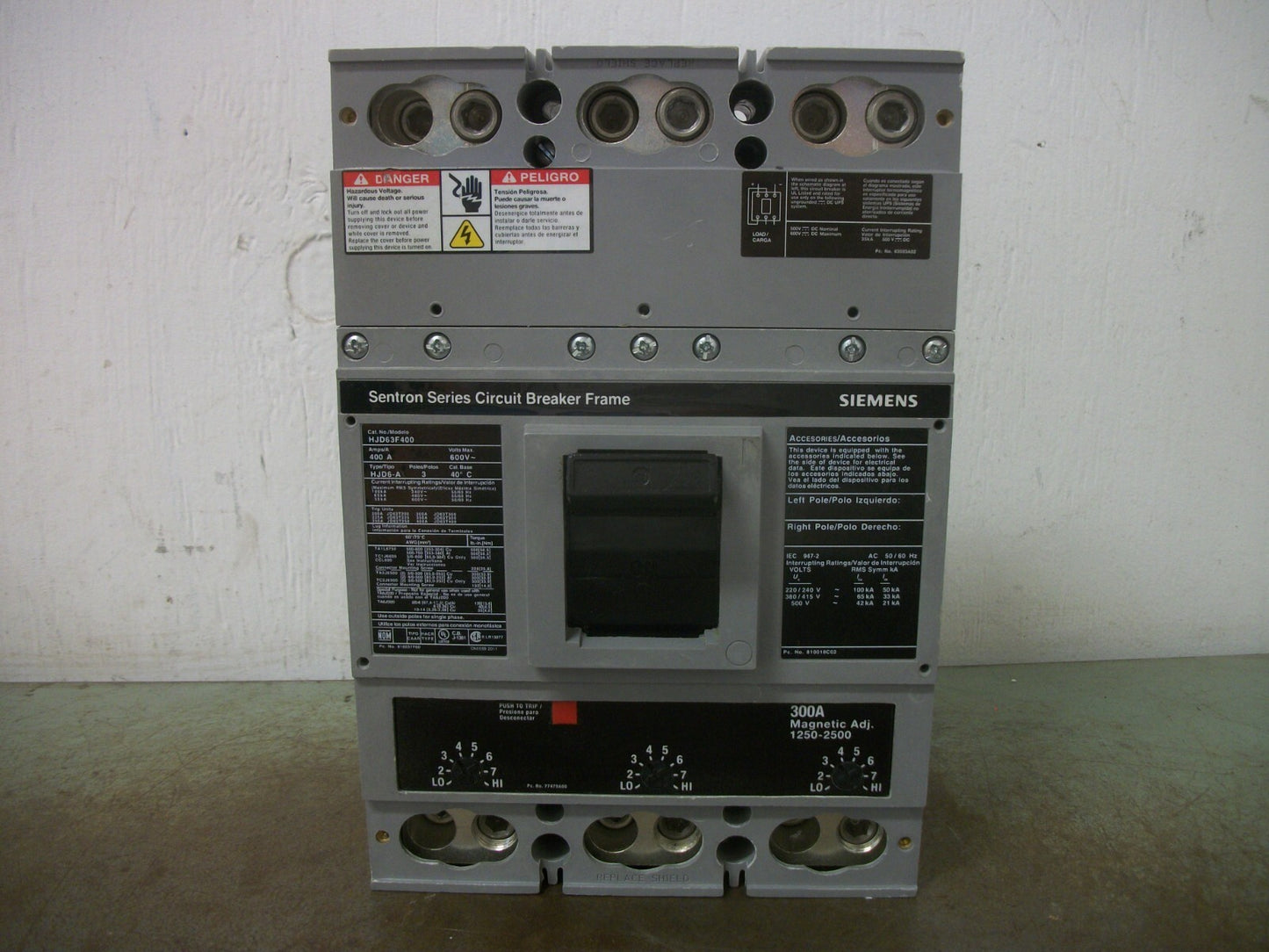 SIEMENS SENTRON HJD6-A CIRCUIT BREAKER HJD63F400 400AMP 600VOLT 3POLE W/300A TRI