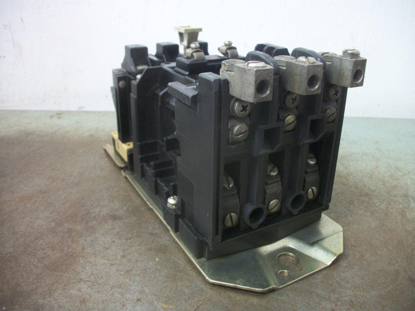 ALLEN-BRADLEY SIZE 2 MOTOR STARTER 520F-COD 45AMP 120VCOIL 3PH 600V 25HP