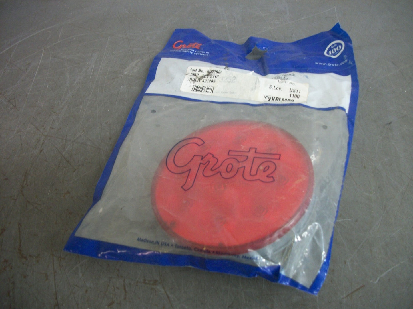 GROTE KALMAR 12VOLT STOP TAIL LIGHT 90028867 NEW