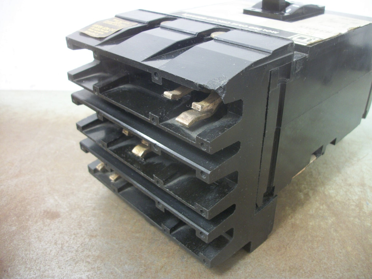 SQUARE D I-LINE FA CIRCUIT BREAKER FA34015 15AMP 480VOLT 3POLE GRAY CHIPPED