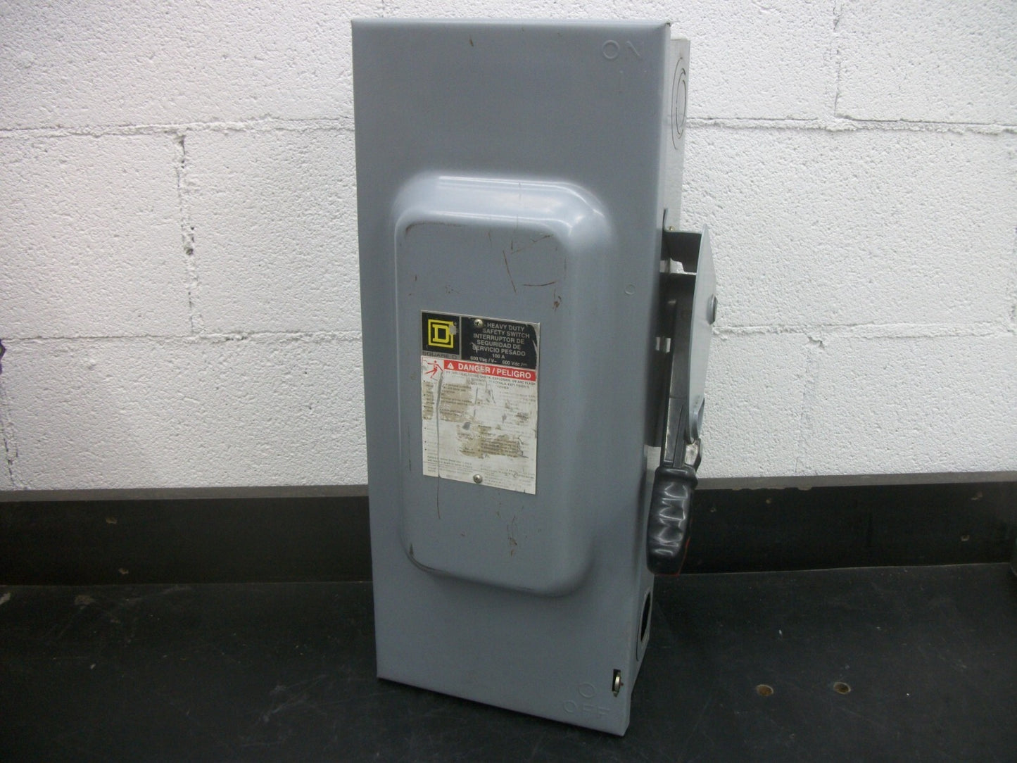 SQUARE D DISCONNECT TYPE 1 H363N 100AMP 600VOLT 3POLE FUSIBLE