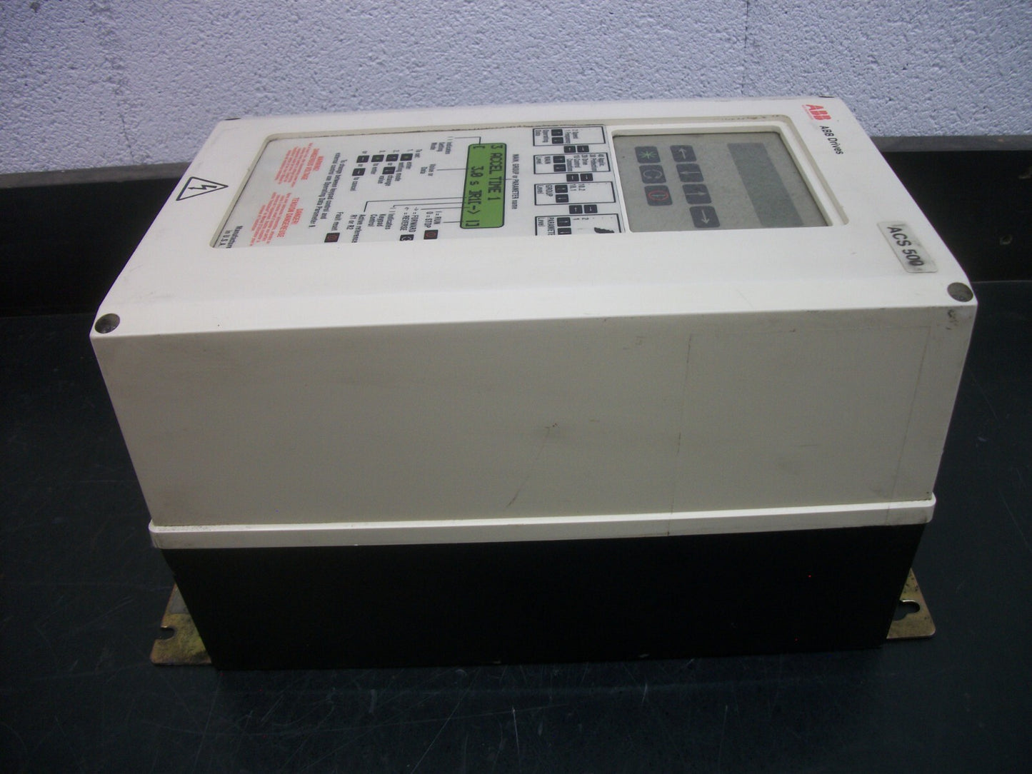 ABB ACS500 5HP AC DRIVE ACS501-005-4-00P5 500VAC 3PH 6.8AMP