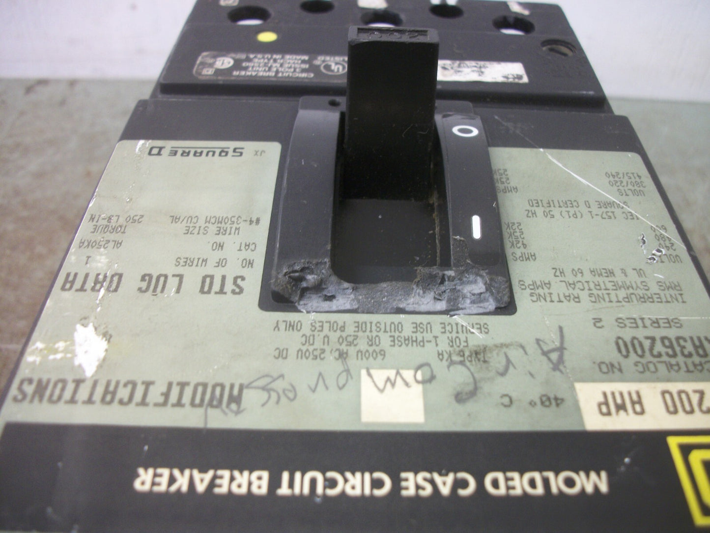 SQUARE D I-LINE KA CIRCUIT BREAKER KA36200 200AMP 600VOLT 3POLE GRAY CHIPPED