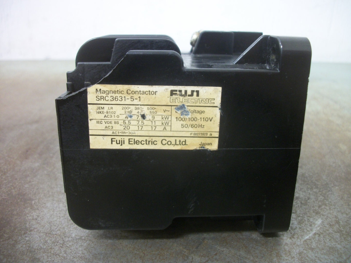 FUJI CONTACTOR SRC3631-5-1 30AMP 100-110VCOIL CHIPPED
