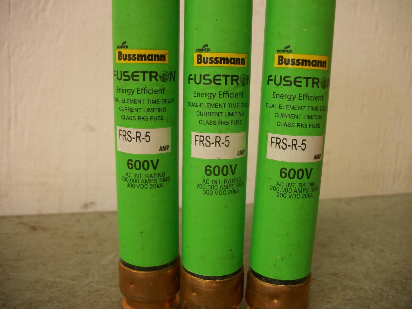 BUSSMANN LOT OF 3 ENERGY EFFICIENT FUSETRON FUSES FRS-R-5 5AMP 600VOLT NOB