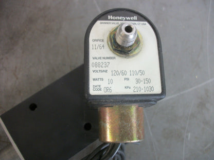 HONEYWELL SOLENOID VALVE 088237 120VOLT 30-150PSI 10WATT NOB