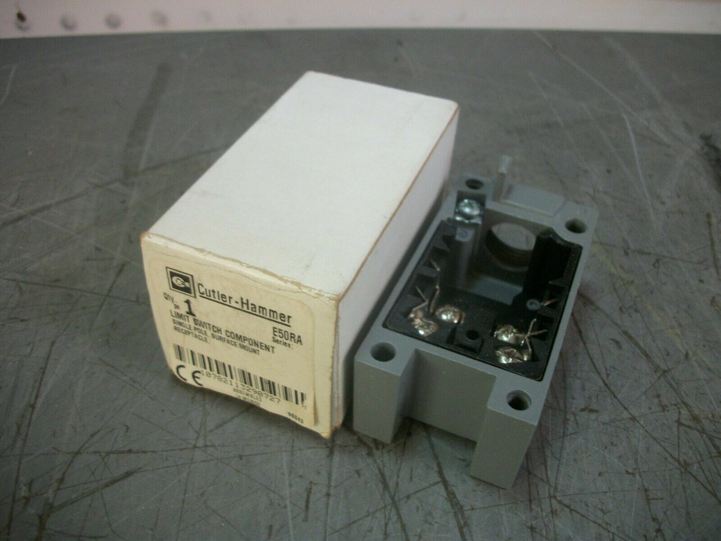 CUTLER-HAMMER LIMIT SWITCH RECEPTACLE BODY ONLY E50RA NIB