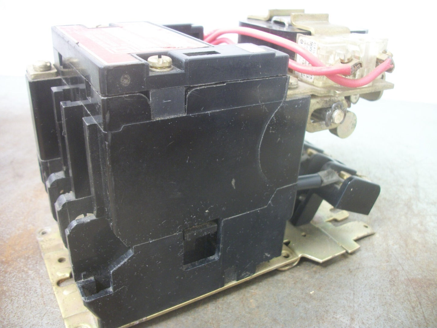 SQUARE D 30AMP 3POLE LIGHTING CONTACTOR 8903SMO11 8903SM011 120VCOIL CHIPPED