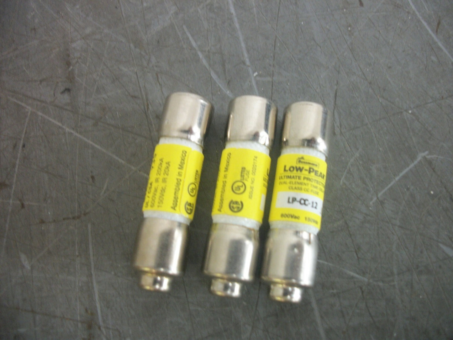 BUSSMANN LOT OF 3 LOW-PEAK FUSES LP-CC-12 12AMP 600VOLT NOB