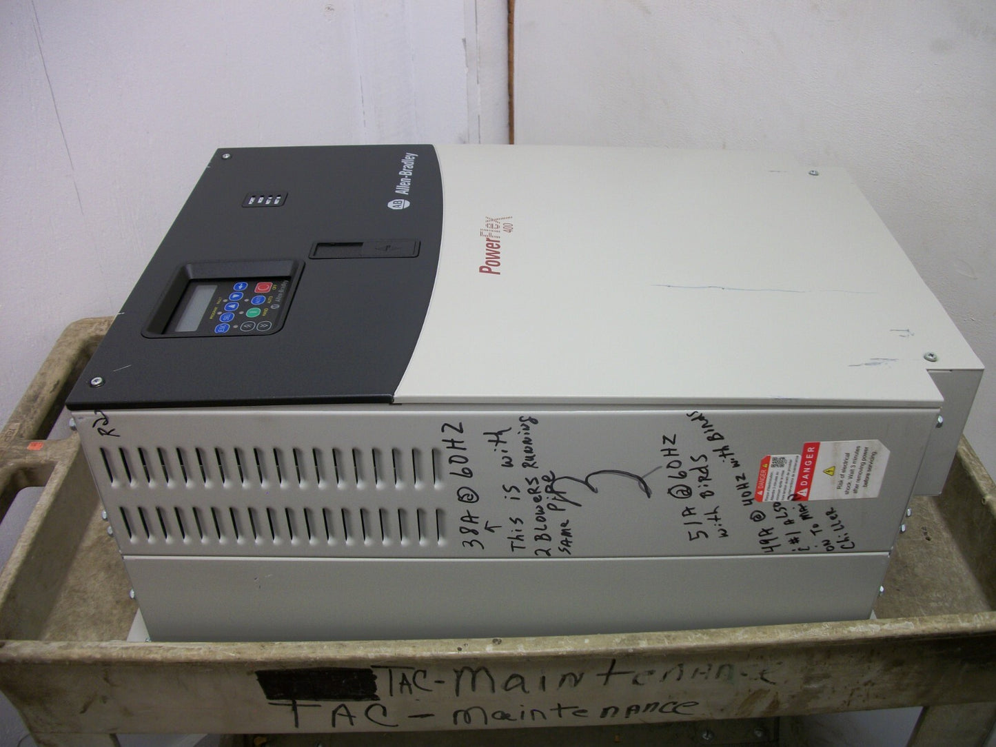 ALLEN-BRADLEY POWERFLEX 400 50HP AC DRIVE 22C-D072A103 3PH 460VOLT DENTED