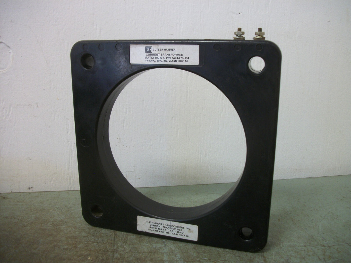 CUTLER-HAMMER 400:5 RATIO CURRENT TRANSFORMER 7494A73H04 600VOLT NOB